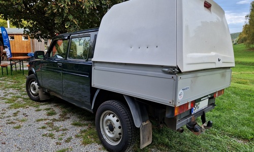 Lada Niva Pritsche mit Hardtop