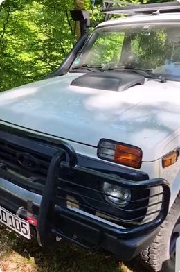Seltener Lada Niva Pritsche mit Doppel-Kabine