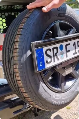 Lada Niva mit verstärkter Heckstoßstange